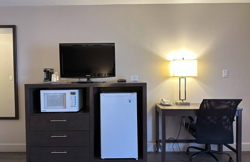 South Lethbridge Hotel | Econo Lodge Lethbridge