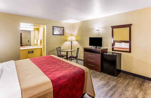 McAlester Hotel | Econo Lodge McAlester