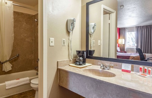 Meridian Hotel | Econo Lodge Meridian South