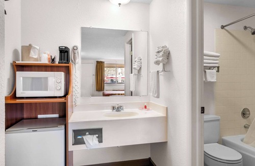 Miles City Hotel | Econo Lodge Miles City