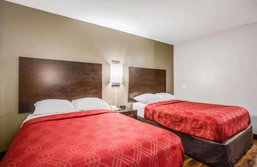 Milwaukee Cabin | Econo Lodge Milwaukee Airport