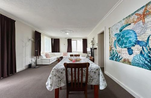 South Hobart House | Econo Lodge near Hobart City and Salamanca Market