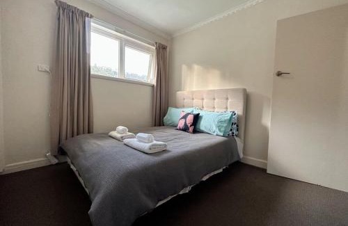 South Hobart House | Econo Lodge near Hobart City and Salamanca Market