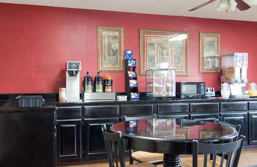 Pine Bluff Hotel | Econo Lodge Pine Bluff