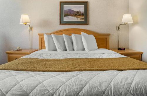 Rawlins Cabin | Econo Lodge Rawlins