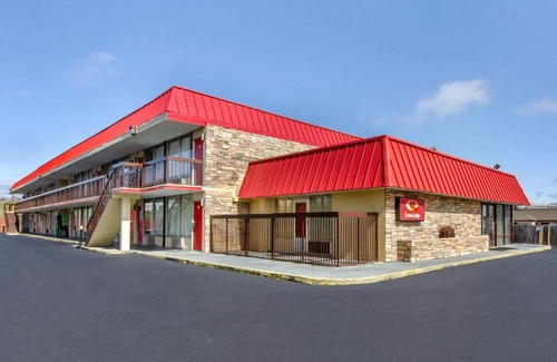 Roanoke Cabin | Econo Lodge Roanoke Civic Center