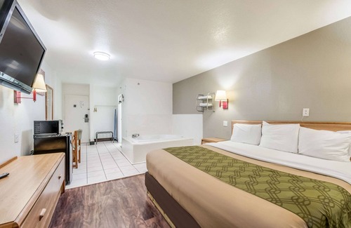 Sedalia Hotel | Econo Lodge Truman Inn
