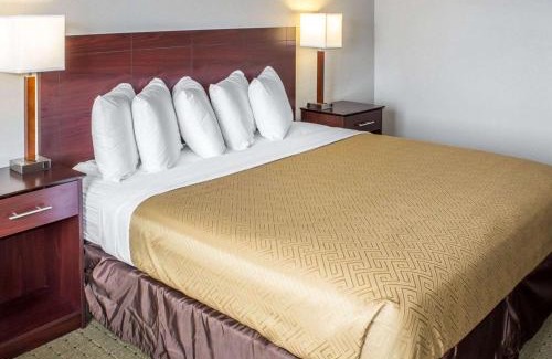 Ames Cabin | Econo Lodge