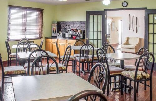 Ames Cabin | Econo Lodge