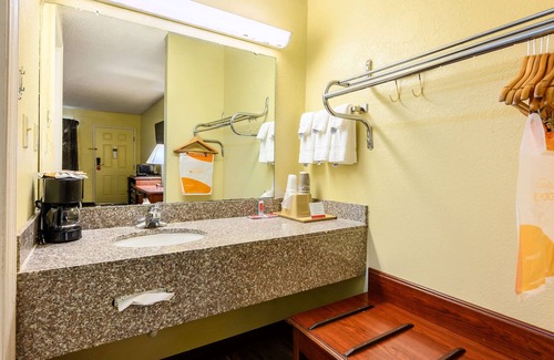 Athens Hotel | Econo Lodge