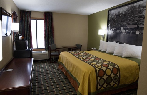 Canton Hotel | Econo Lodge