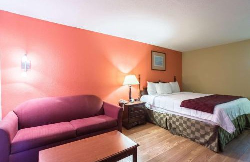 Decatur Cabin | Econo Lodge