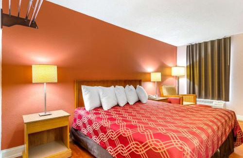 Decatur Cabin | Econo Lodge