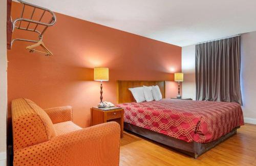 Decatur Cabin | Econo Lodge