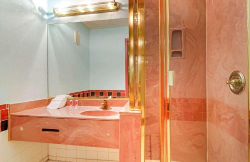 Decatur Cabin | Econo Lodge