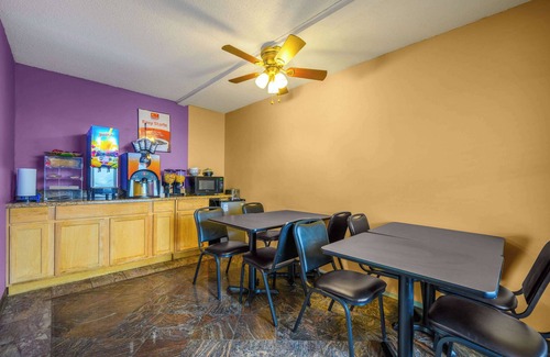 Decatur Hotel | Econo Lodge