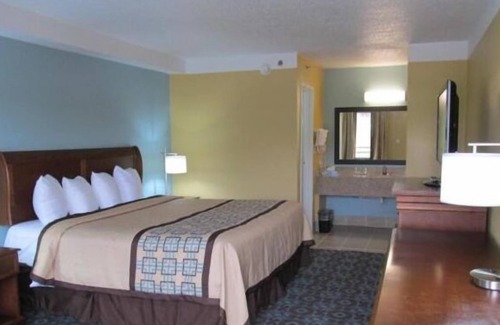 Fultondale Hotel | Econo Lodge