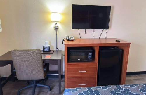 Waite Park Hotel | Econo Lodge