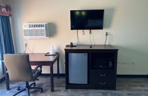 Waite Park Hotel | Econo Lodge