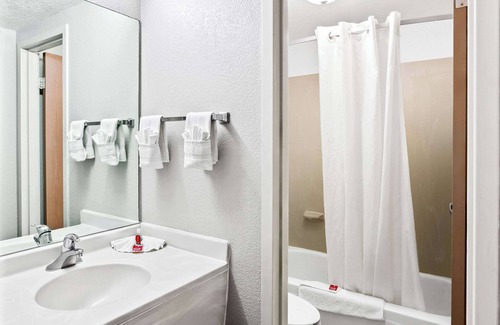 Willowbrook Hotel | Econo Lodge