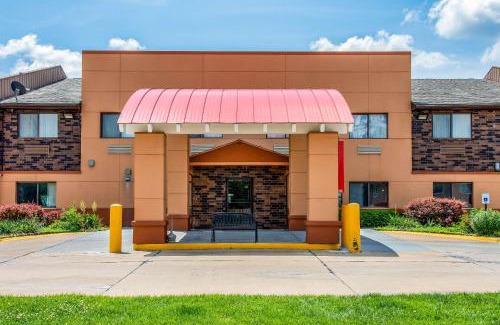 Southwest Topeka Hotel | Econo Lodge Wanamaker