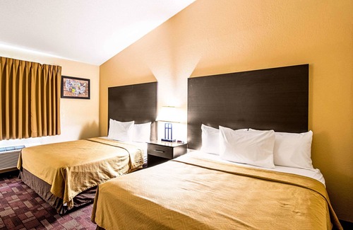 Watertown Hotel | Econo Lodge Watertown
