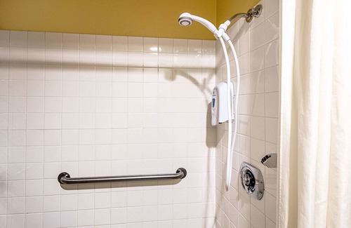 Watertown Hotel | Econo Lodge Watertown