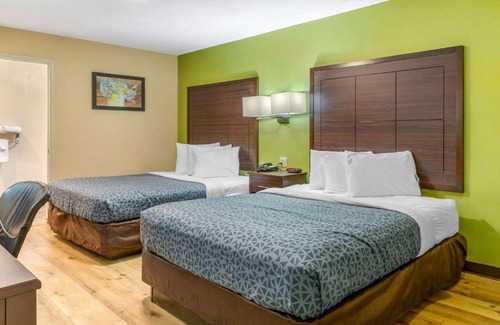 Northwest Heights Cabin | Econo Lodge West - Coors Blvd