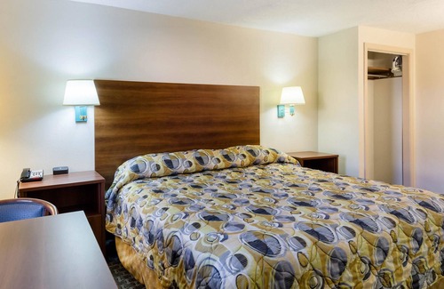 West Springfield Hotel | Econo Lodge West Springfield Hwy 5