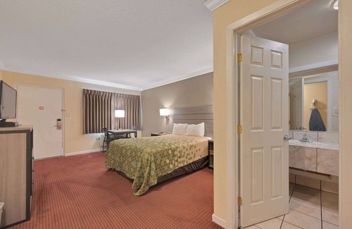 Woodland Hotel | Econo Lodge Woodland near I-5