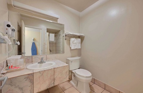 Woodland Hotel | Econo Lodge Woodland near I-5