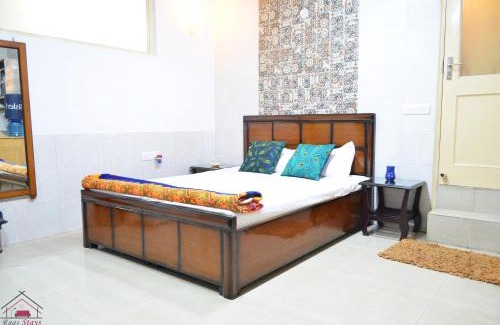 Greater Kailash Apartment | Economical Cozy 1BHK Prime Location South Delhi 1