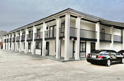 Tulsa Hotel | ECONOMY INN AND SUITES