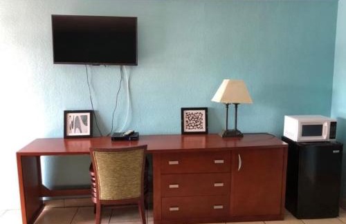 Cypress Gardens Hotel | Economy Suites