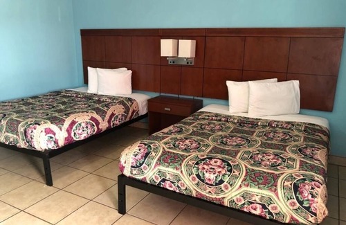 Cypress Gardens Hotel | Economy Suites