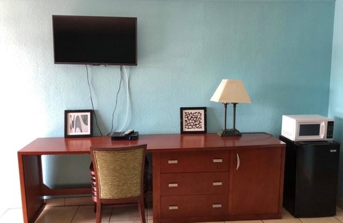 Cypress Gardens Hotel | Economy Suites