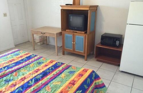 Cypress Gardens Hotel | Economy Suites