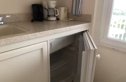 Hamilton Apartment | ED 11 Pool, Queen bed, Hamilton Bermuda - Unit 11