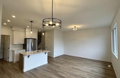 Division No. 10 Apartment | ED Phonix