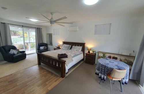 Forest Hill House | Eddies Beach Farm - King Bed - Room