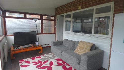 Dunstable House | Eddiwick House - Huku Kwetu Dunstable -Spacious 4 Bedroom House - Beds Suitable for Builders and Contractors