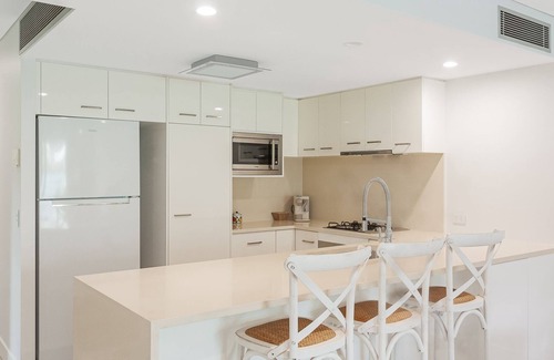 Coolangatta Apartment | Eden Apartments Unit 101 Modern unit easy walk to beaches, clubs and shops, Wi-Fi Inc.