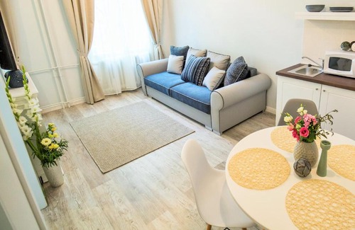 Gyor House | Eden Center Home