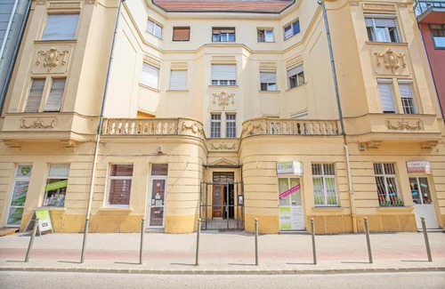 Gyor House | Eden Center Home