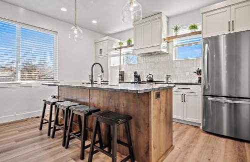 Eden House | Eden Empire with Hot Tub and Game Room Wkly Disc