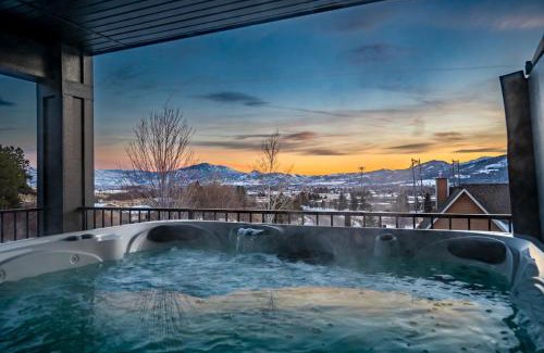 Eden House | Eden Empire with Hot Tub and Game Room Wkly Disc