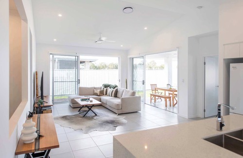 Yamba House | Eden - Oceanstays - Pet friendly