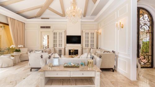 Sunny Beach Villa | Eden Park Luxury Villas