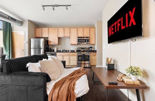 Downtown Minneapolis Apartment | Eden Studio | Free Parking, Central, Gym Fast WIFI