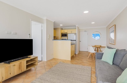 Coolangatta Apartment | Eden Towers Unit 5 Great location with Ocean views, Linen included and Wi-Fi Inc.
